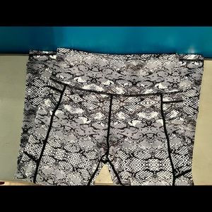 Zyia light n tight leggings